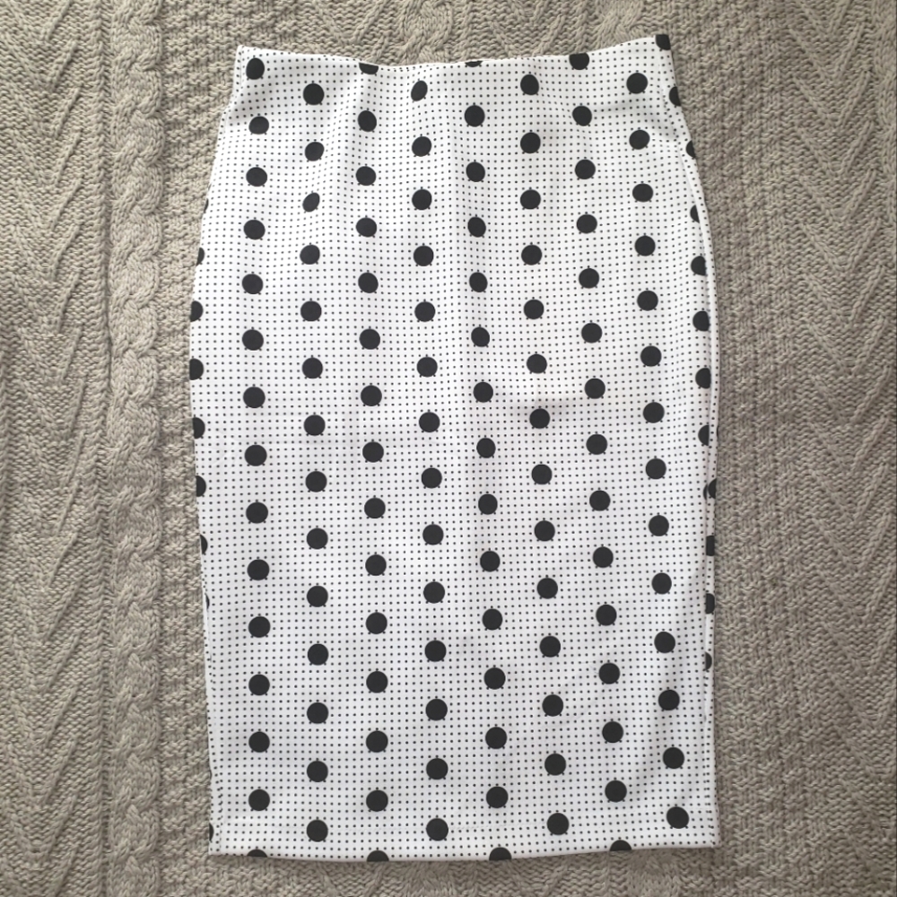 ⏰️LAST CHANCE⏰️ECI New York white and black polka dot skirt